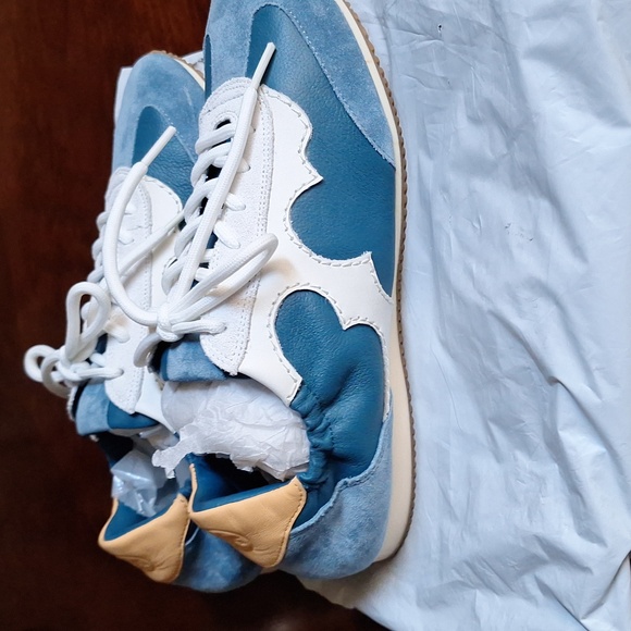 Women Shoes - Picture 2 of 8